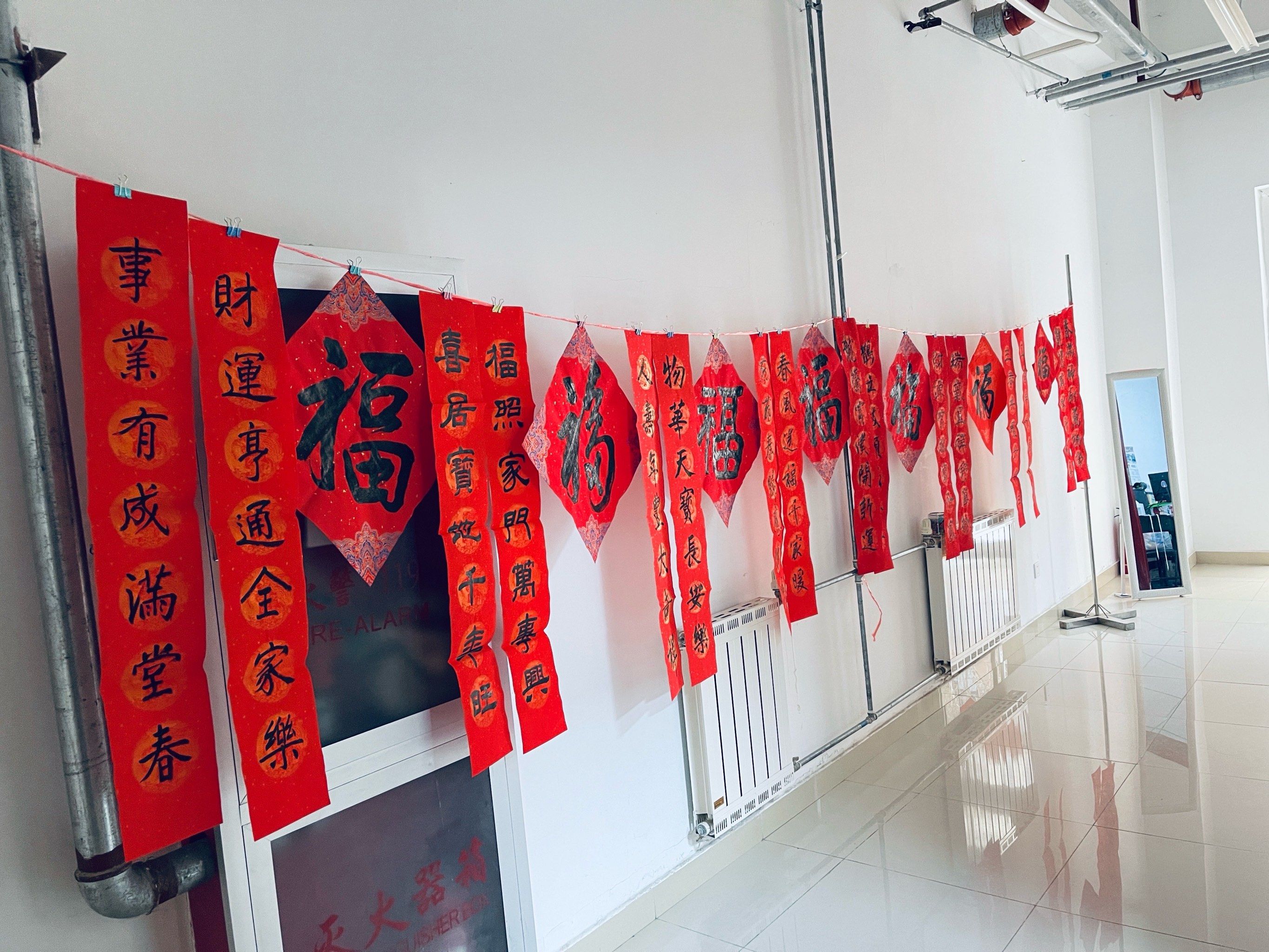 春节怎么贴对联和福字