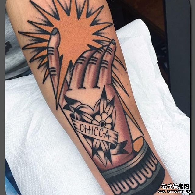 男生手上纹身小图案移动端