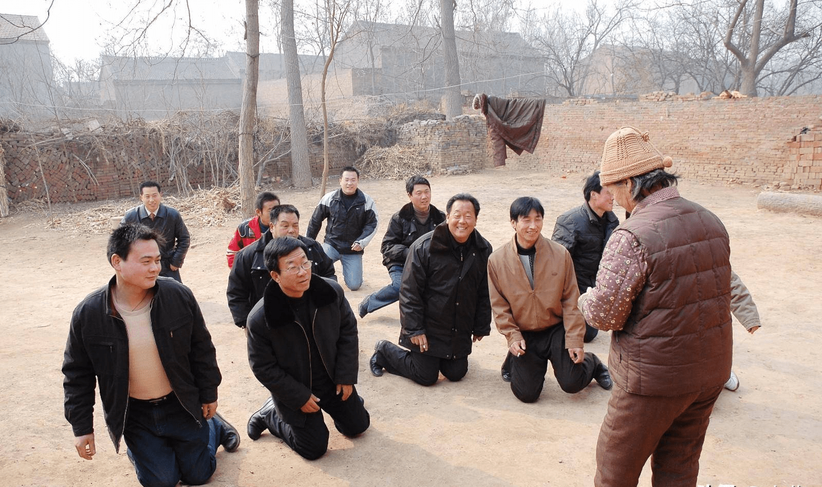 拜年磕头的正确姿势是什么