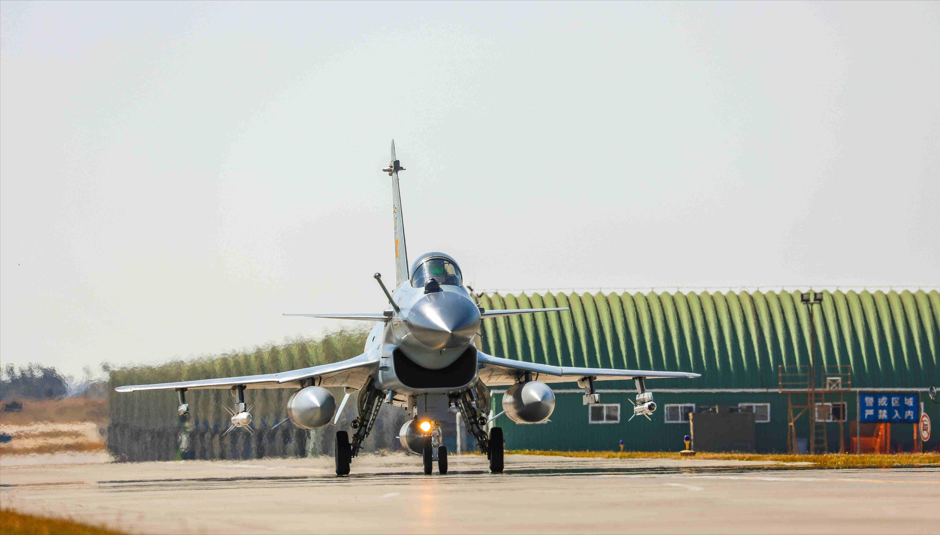 战斗机速度每小时多少公里