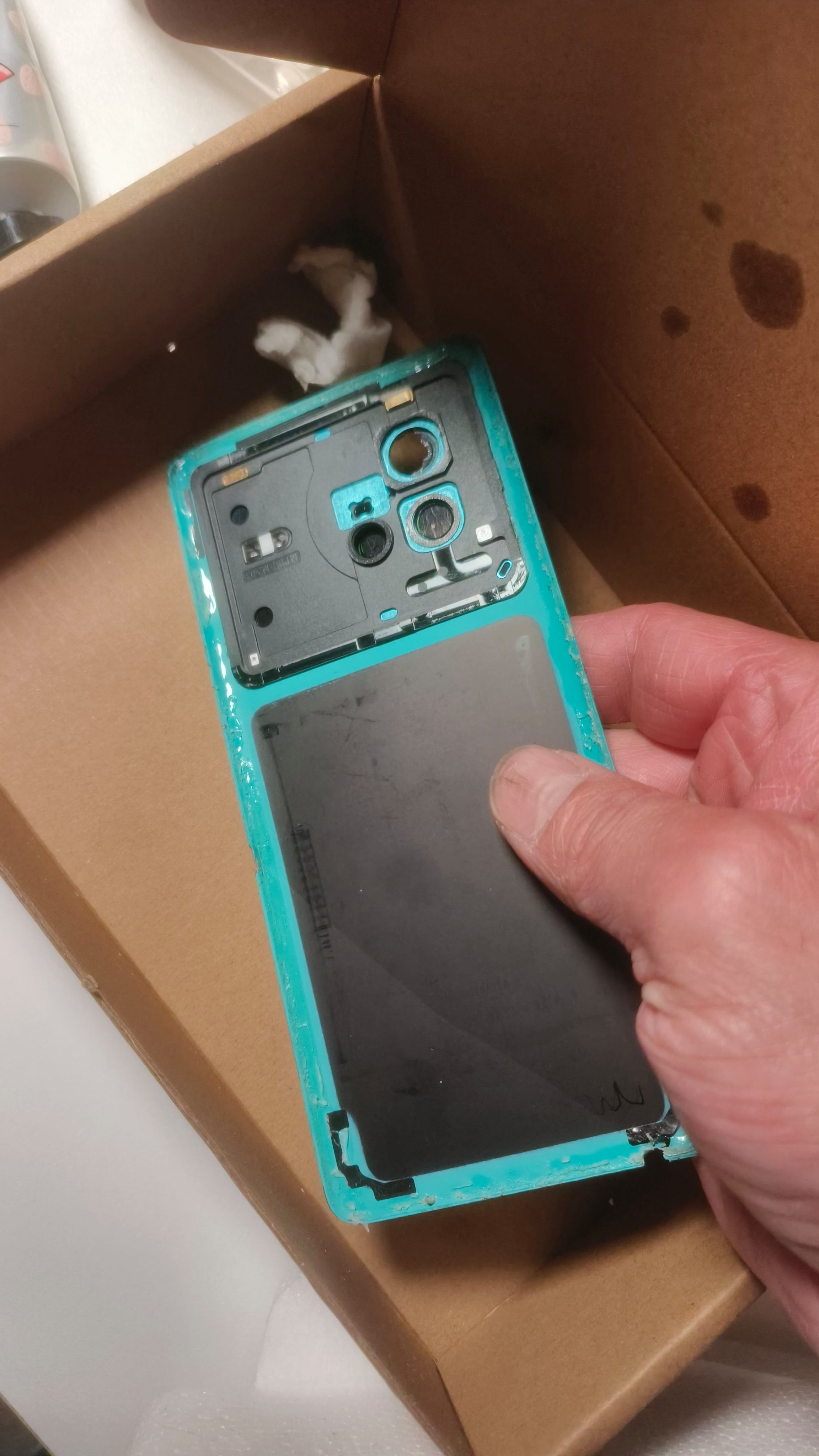 手机后盖拆开后怎么粘好